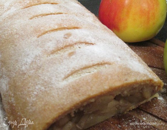 Остужаем полностью, посыпаем щедро сахарной пудрой.