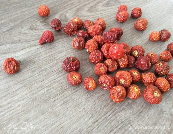 Взять горсть шиповника.