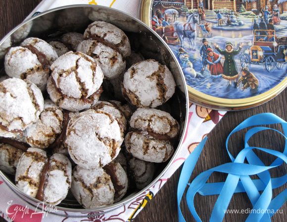 А можно сложить в коробочку и взять с собой на работу, угостить коллег. Уверена, вы получите массу комплиментов! ;-)