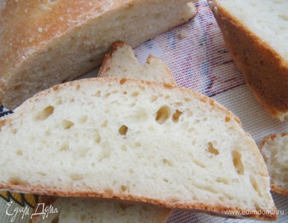 Батон получился с приятным сливочным вкусом, дырчатым мякишем. Батончик  не большой по размеру. 
К завтраку, с маслицем то, что нужно!