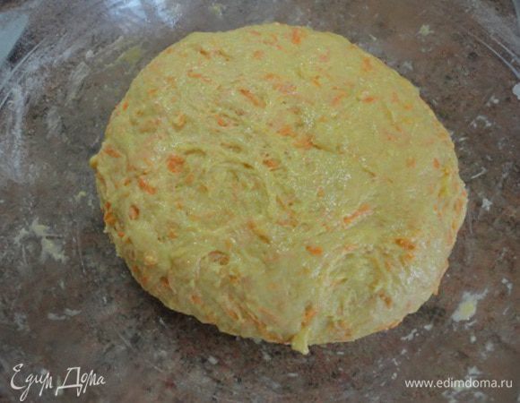 Оно не очень гладко вымешивается. Оставляем в тепле на 1 час.