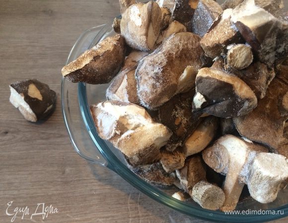 Грибы. У меня замороженные подберезовики.