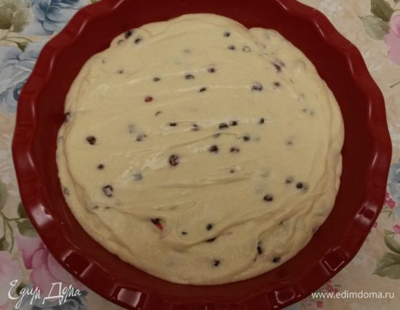 Форму смазываем маслом. Выливаем тесто. Выпекаем в разогретой до 180°C духовке 40-50 минут до готовности.
Приятного аппетита!