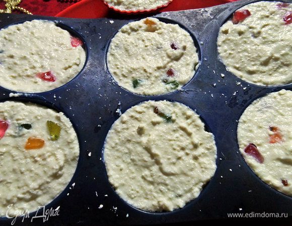 Выровнять ножом поверхности и убрать в холодильник до застывания на 3-4 часа.