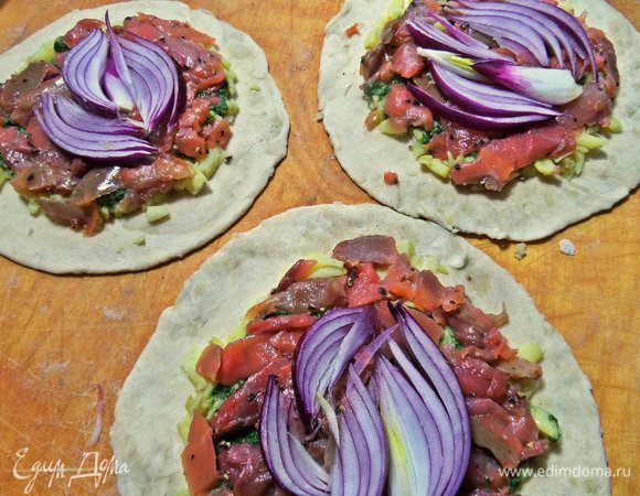 Луковые полукольца.