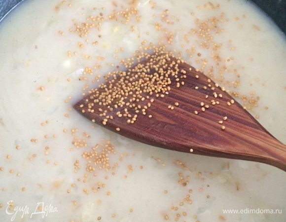 Добавить 1 стакан воды, соль, сахар, горчицу, семена горчицы, уксус.