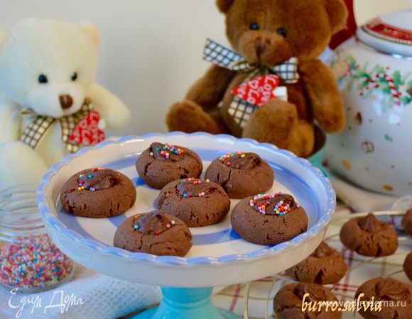 С крошкой из орешков тоже очень вкусно, а у нас на этот раз сахарные шарики :)