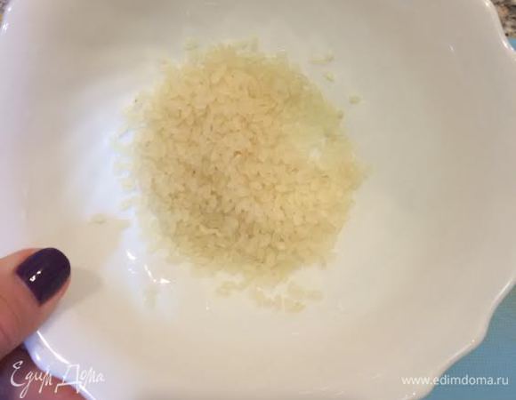 Рис промыть и добавить в суп. Варить 10 минут.