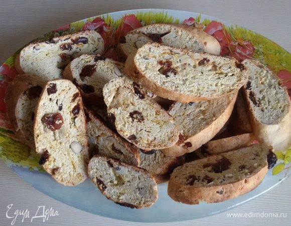 Готовые бискотти остудить и подавать с чаем или кофе.