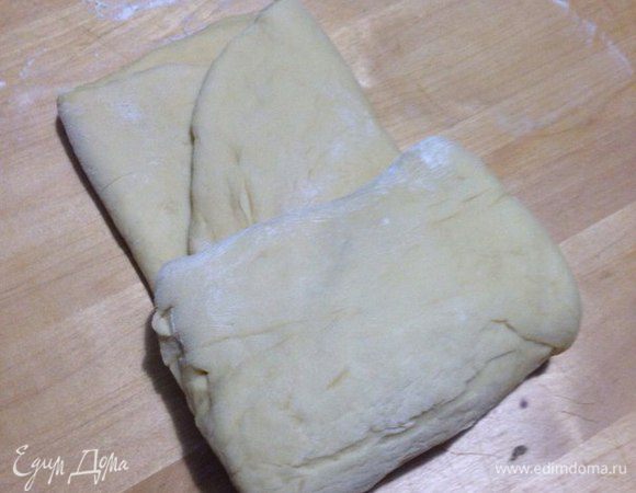 Потом сворачиваем, как на фото, и переворачиваем швом вниз.