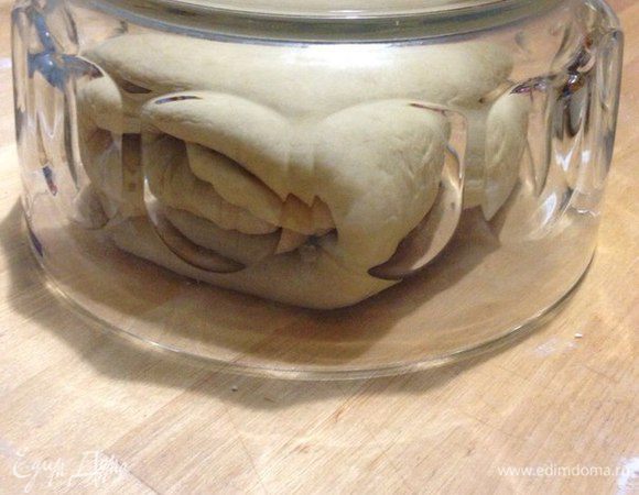 Накрываем сверху тарелкой или миской, и даем отдохнуть так минут 15.