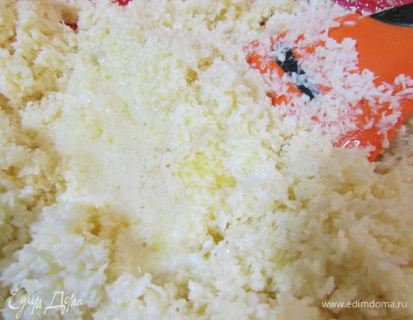 Влить остывшее сливочное мало, перемешать.