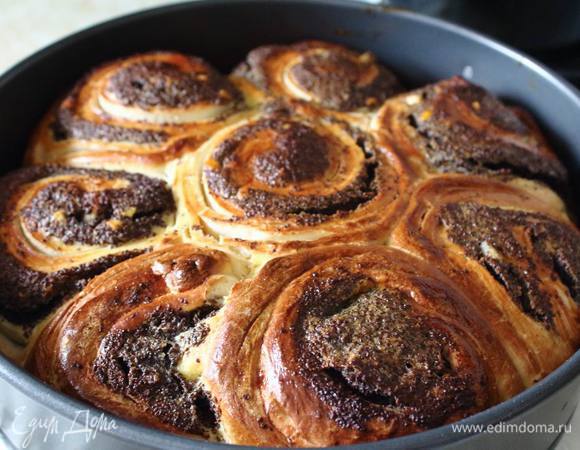 Готовый ароматный и прекрасный месеник достаем из формы и даем ему остыть.