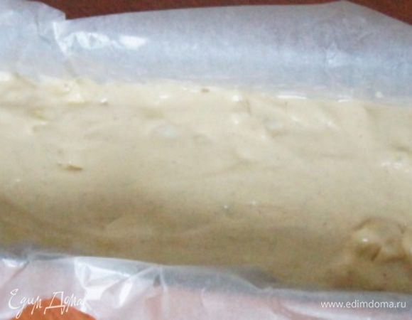 Форму выстелить бумагой и смазать маслом. Вылить тесто в форму. Я выпекала в прямоугольной. 
Выпекать в разогретой до 180°C духовке около 30-35 минут, до сухой палочки. Ориентируйтесь по своей духовке.