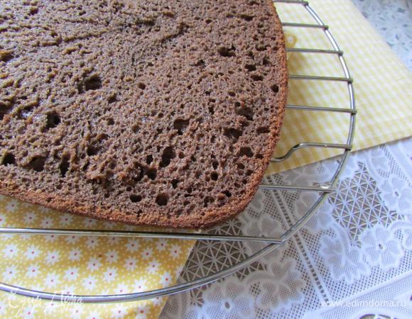 Затем разрезать на на две части.