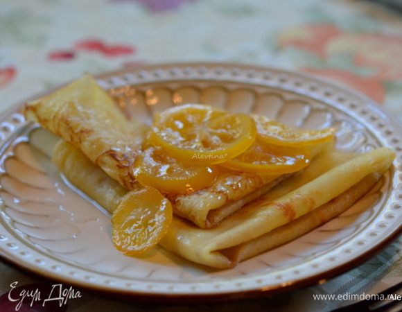 Подаем блинчики с цитрусовыми цукатами, полив остаточным цитрусовым сиропом. Приятного аппетита.