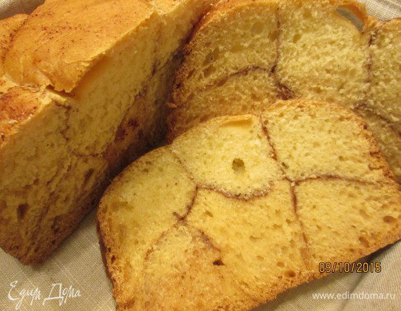 Такой он в разрезе. К чаю — замечательный хлебушек: вкусный и ароматный!  