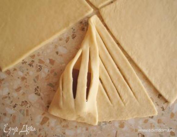 Свернуть каждый сектор в треугольник. Вначале левую часть.