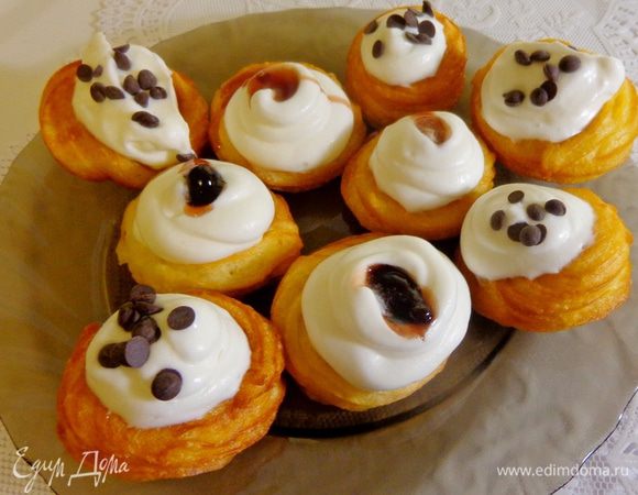 ...или шоколадными капельками. Из полпорции получилось 9 шт.
Приятного аппетита!