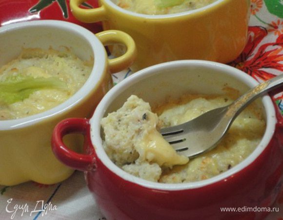 Нежное суфле лучше есть теплым. Оно, естественно, немного осядет, но по-прежнему останется воздушным.