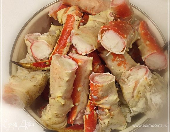 Видите, получилось ровно, аккуратно. Панцирь то он у краба, конечно, панцирь…, но хитиновый. Против тесака, даже кулинарного слабовата оказалась защита.
