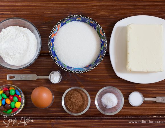 Приготовьте все ингредиенты. Сливочное масло должно быть размягченное.