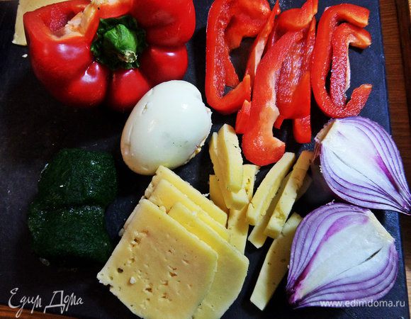 Готовим начинку. У меня сегодня такой набор продуктов.