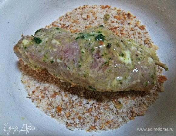 Перенести в сухари (у меня домашние из булки).