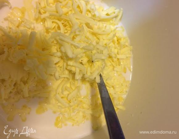 Добавить масло и перемешать.