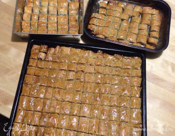 Оставляем на 5 часов минимум настояться, а лучше на ночь.
Восхитительные восточные сладости готовы! 
Приятного аппетита! 