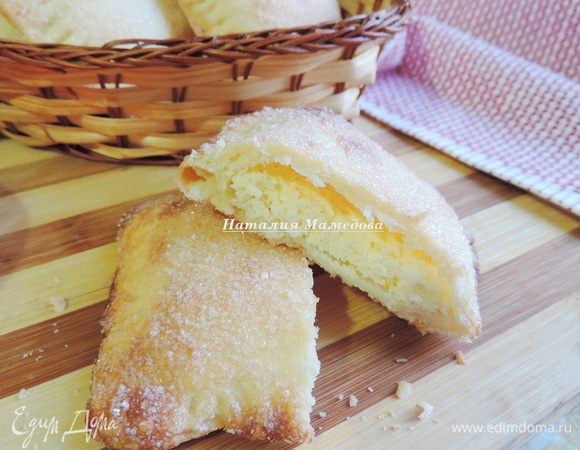 А вот и разрез, тесто в меру слоеное и много начинки. А что еще нужно для вкусного чаепития?
Приятного аппетита!
