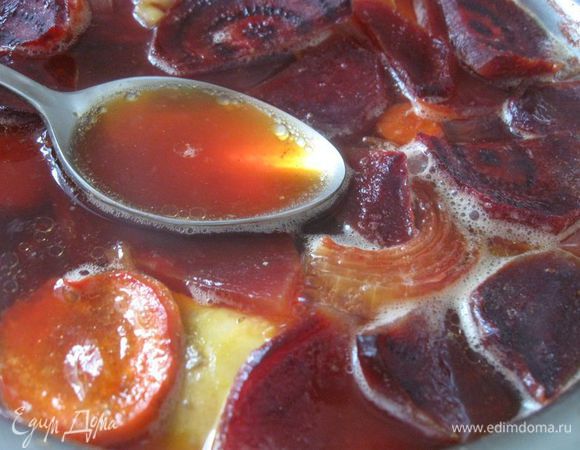 Не бросайте ее на все это время, а посматривайте, как идет процесс, должно происходить медленное выпаривание. Крышкой кастрюлю не закрывать.
