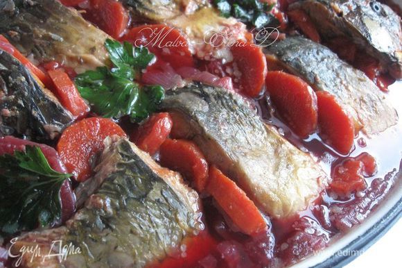 Еще фотография этой вкусной рыбки...Получаются не только кусочки очень нежной рыбки, но и изумительные овощи в желе.