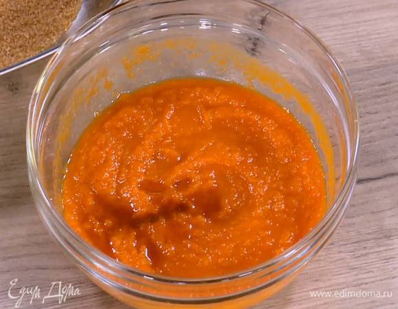 Тыкву почистить, затем отварить до готовности и измельчить в пюре —должно получиться 400 г.