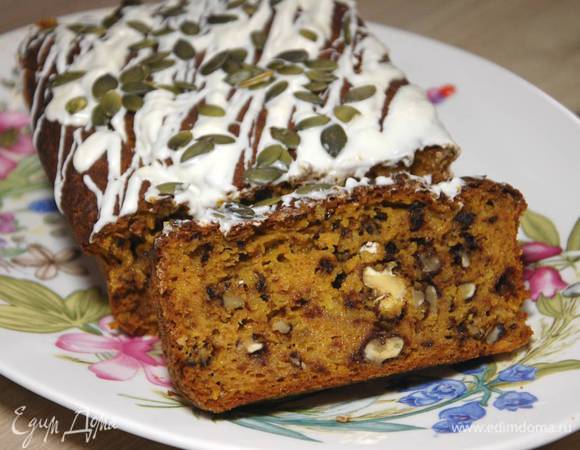 Выпекать пирог в разогретой духовке 30 минут.