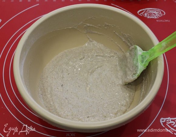 Добавить дрожжи, перемешать.