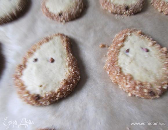 Печень выложить обратно на противень и печь еще, минут 5-7. Готовое печенье остудить.