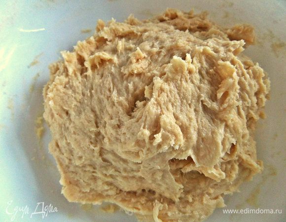 Замешиваем мягкое тесто.