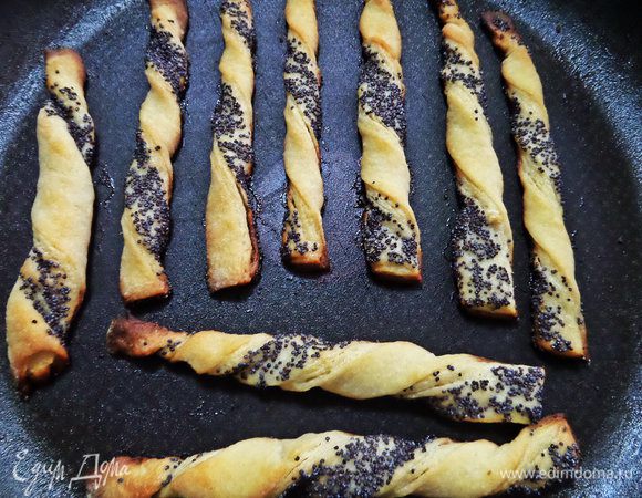 Выпекаем партиями минут 10 при 180°С.