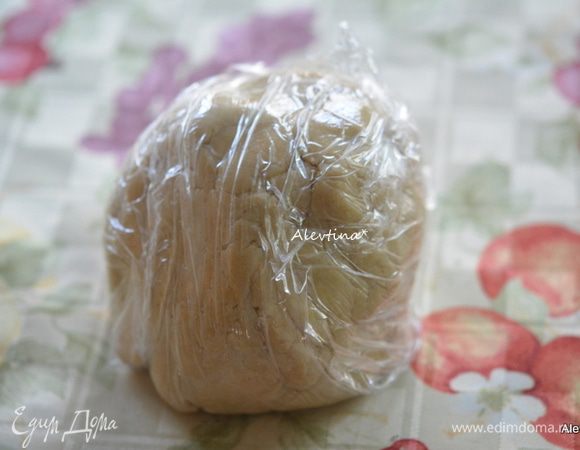 Завернуть в пленку и положить в холодильник на 2 часа.