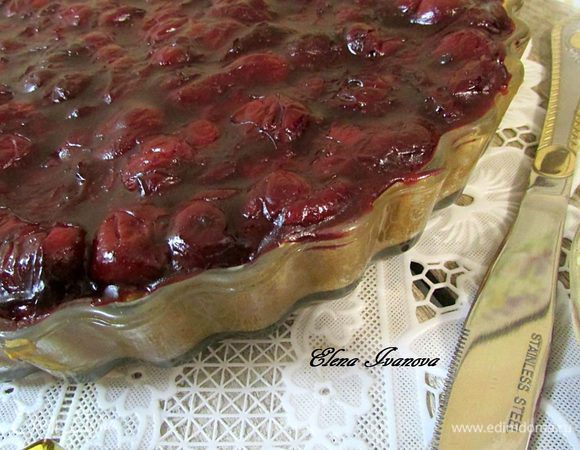 Готовый пирог хорошо остудить.