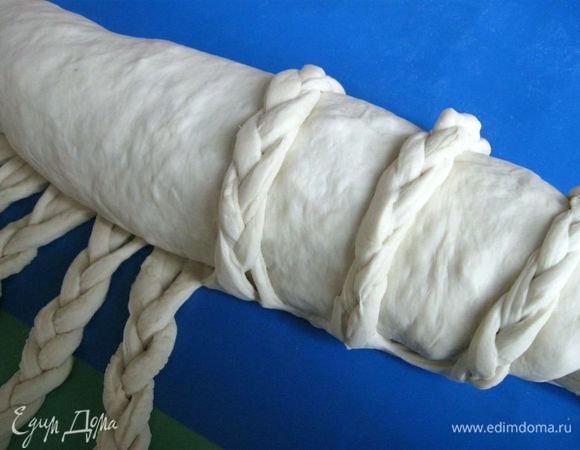 Потом завернуть косички на рулет. 