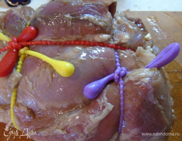 Сцепляем зубочистками или же канатом.