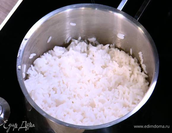 Рис отварить согласно инструкции на упаковке.