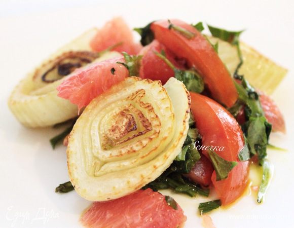 Любителям фенхеля предлагаю попробовать салат с жареным фенхелем от Елены (http://www.edimdoma.ru/retsepty/65840-salat-s-zharenym-fenhelem-i-greypfrutom), вкусно и необычно!