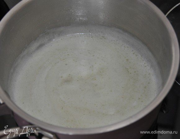 Приготовим тесто.
Сливочное масло растопить и остудить до комнатной температуры.