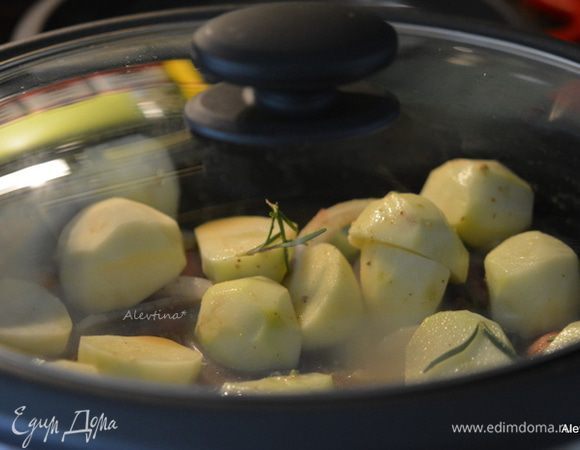 Закрыть крышкой и готовить на быстром режиме 4 часа в слоукукоре.