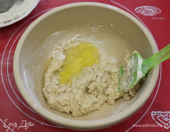 Добавить яйцо.