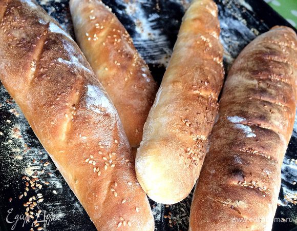 Багет получается по-настоящему французским. Очень вкусный, ароматный и самое главное хрустящий!
Вашим близким точно понравится. 