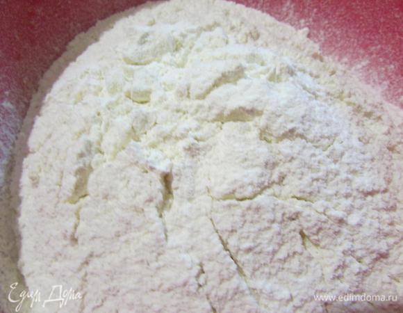 Просеять муку.